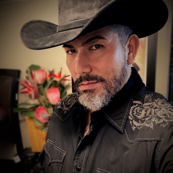 Meet your Posher, Ricardo - Picture 2 of 7